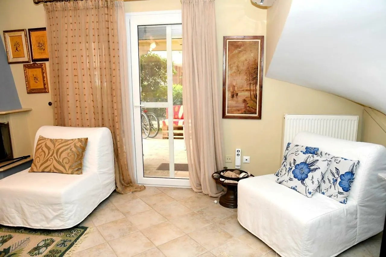 Apartment Studio On The Beach With Private Garden Agia Triada